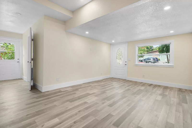 Building Photo - 710 S Pine St