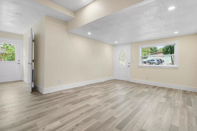 Building Photo - 710 S Pine St