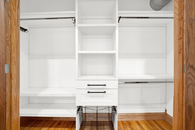 Building Photo - 1226 S 60th Ct