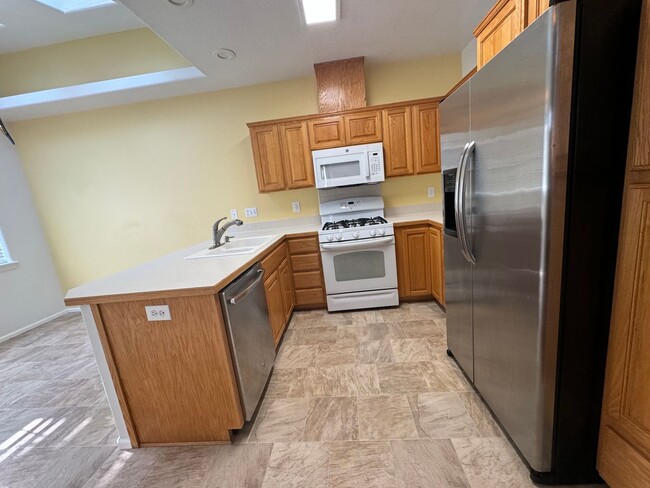 Building Photo - Beautiful 3 Bedroom In Eugene MOVE IN SPECIAL $300 off 1st month rent