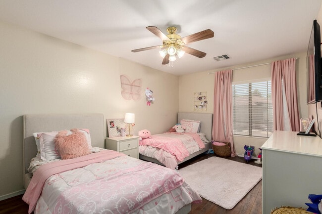 Building Photo - 13324 W Annika Dr