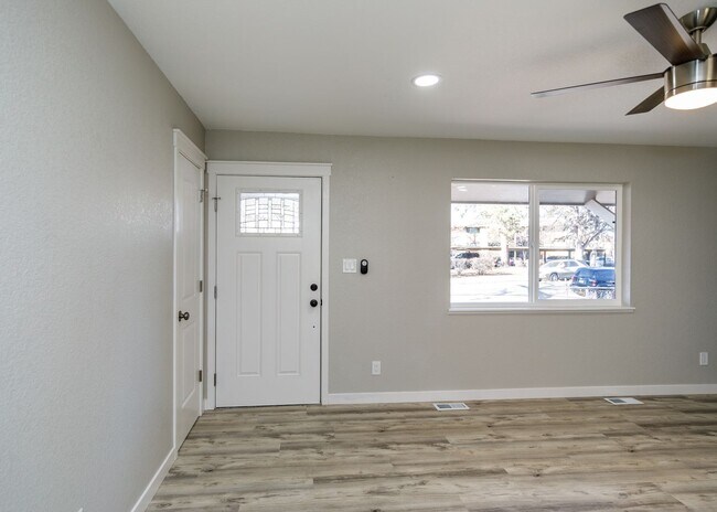 Building Photo - Newly Remodeled 5 Bed Home with Huge Yard