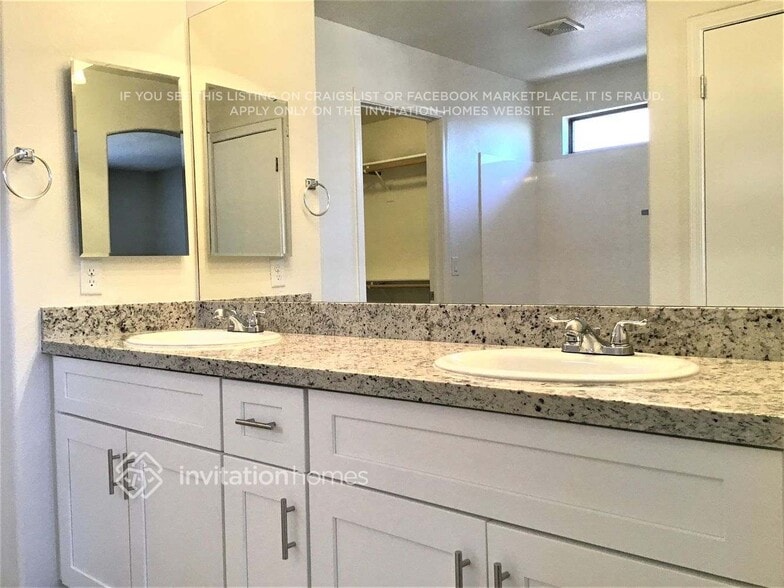 Building Photo - 10476 W Sunflower Pl