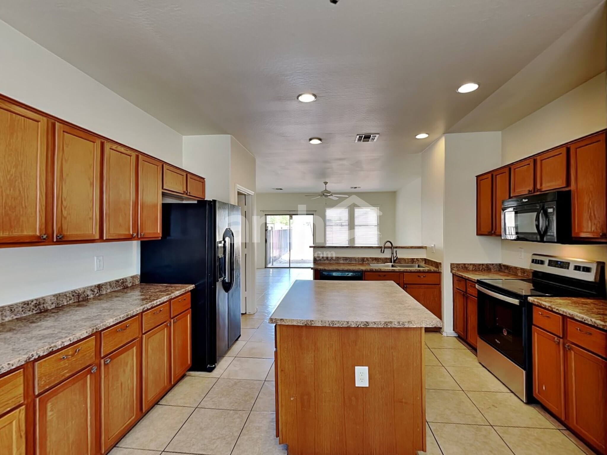 Building Photo - 2827 S 74th Dr