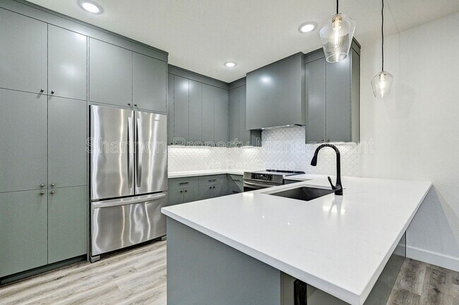 Building Photo - 2100 Tanglewilde St