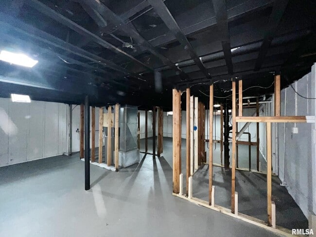 Building Photo - 2109 N Windermere Ave