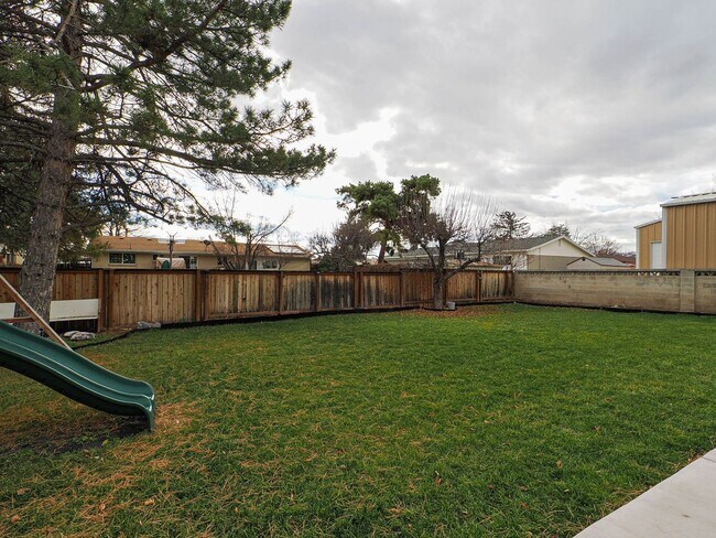 Building Photo - 5 Bedroom, 2.5 Bathrooms Home