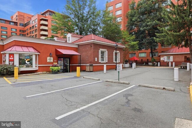 Building Photo - 1121 Arlington Blvd