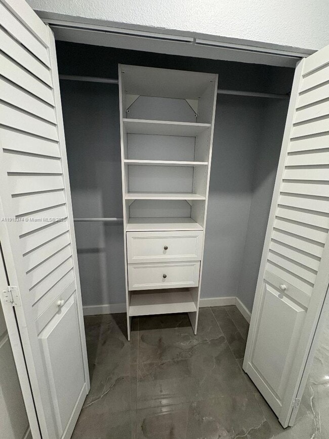 Building Photo - 6865 SW 42nd St