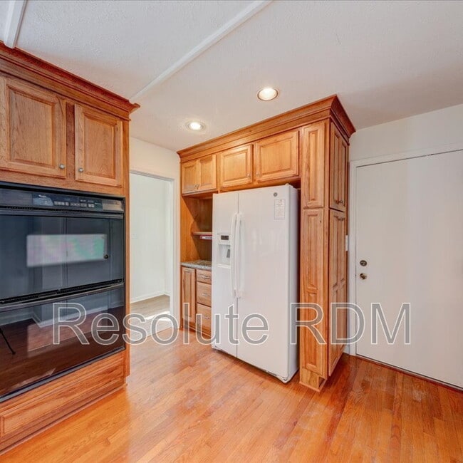 Building Photo - 12001 E 300 S