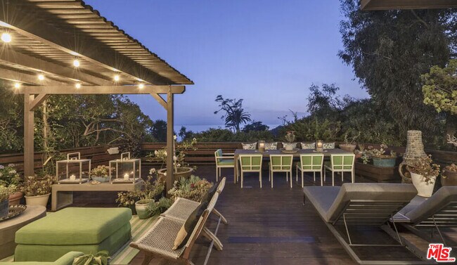 Building Photo - 31840 Seafield Dr