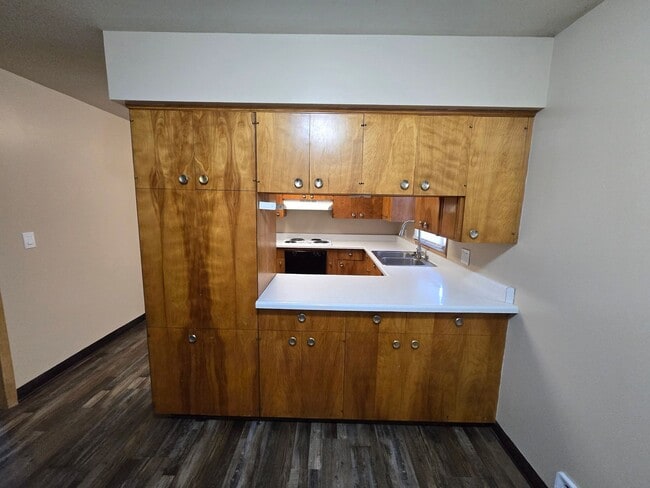 Building Photo - Remodeled 3-4 Br, 2 Bath Ranch style home, fenced in yard, garage, patio, full basement
