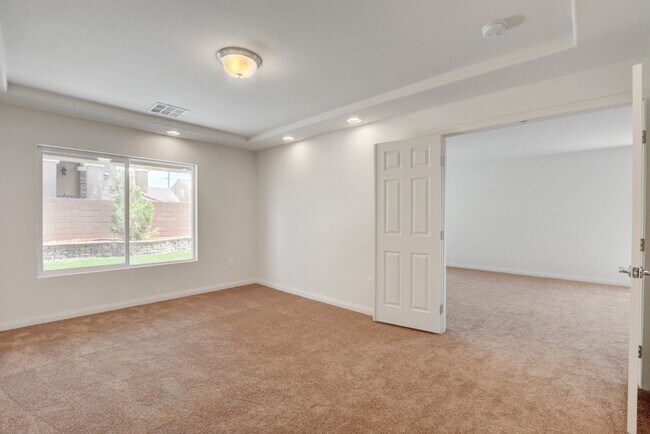 Building Photo - HUGE 3 Story, 5 Bedroom Home in the Southwest!