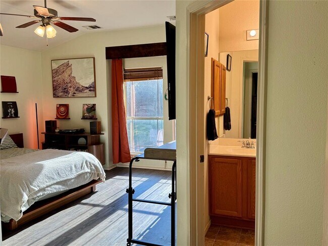 Building Photo - 2308 Sweet Clover Dr