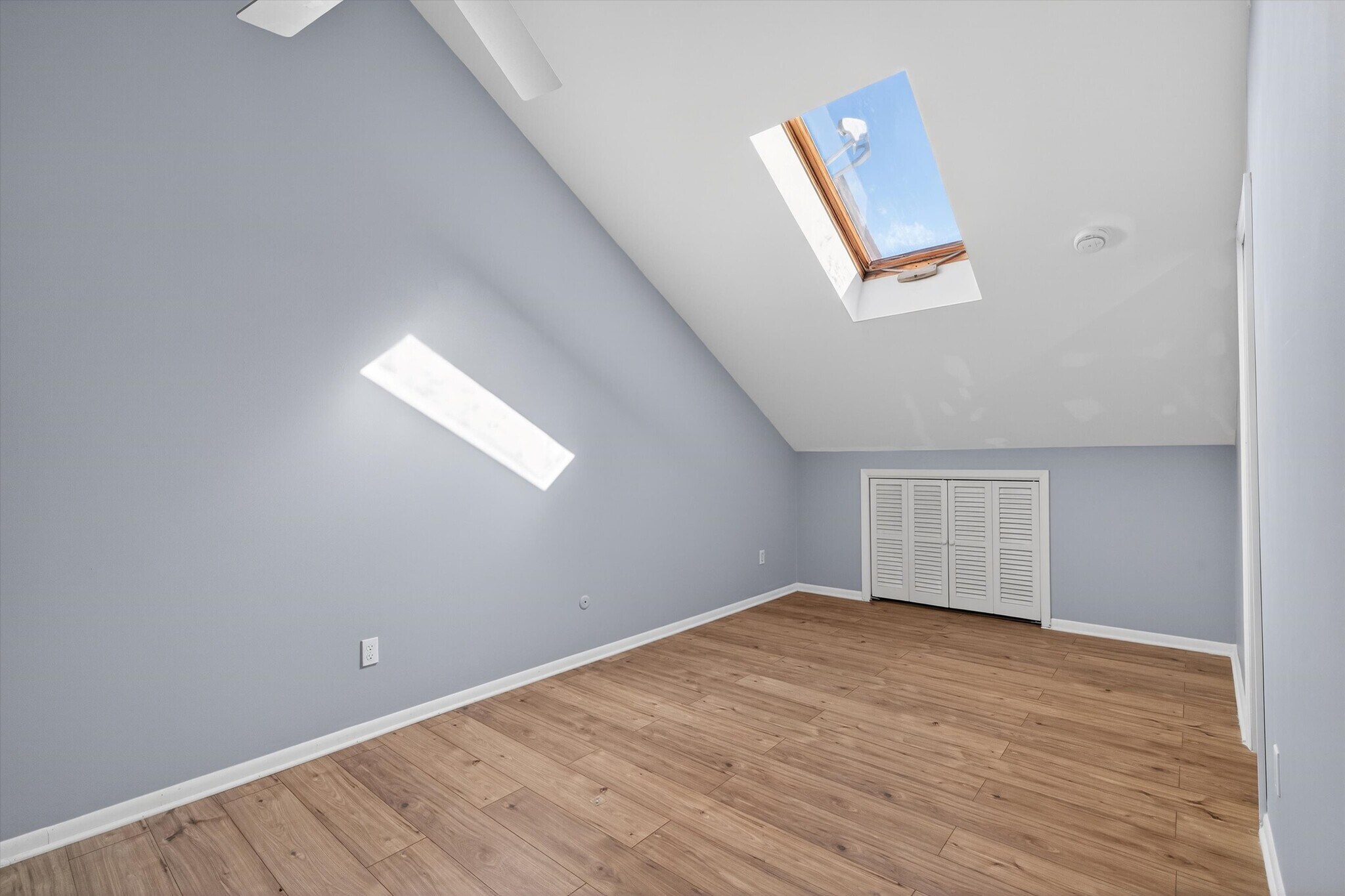 Loft Bedroom w/Skylight - 7 Arapahoe Dr