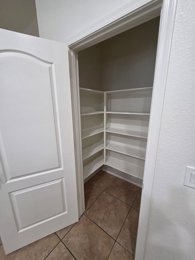 Building Photo - Single Story Large 4 bedroom- Maricopa