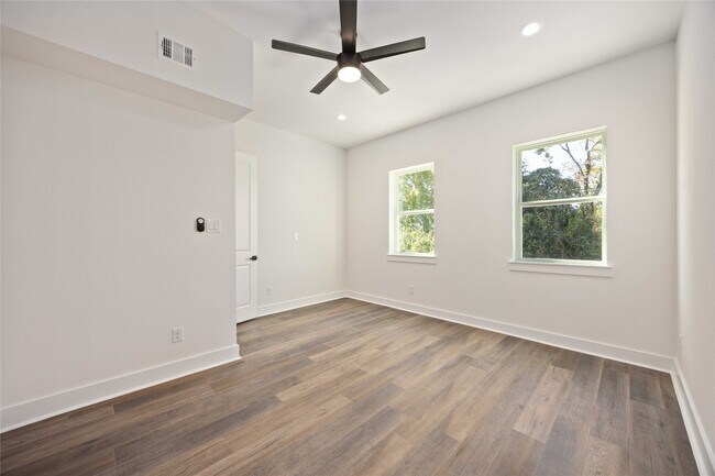 Building Photo - 6528 Tuskegee St