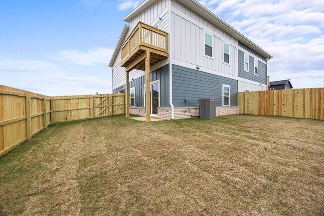 Building Photo - 2602 SW Convent St