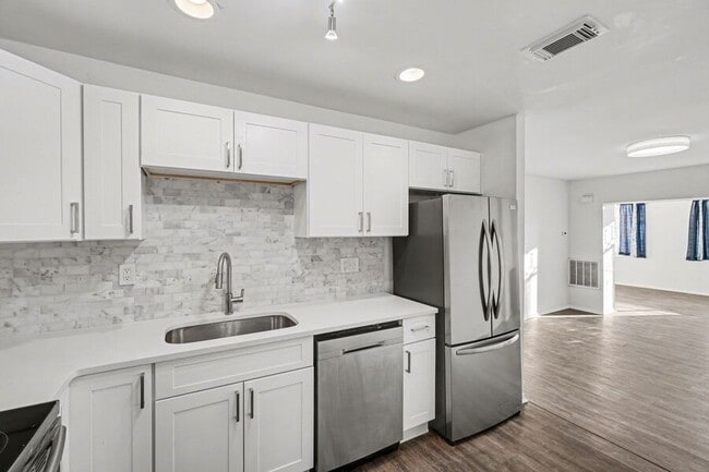 Building Photo - 1119 E. McMillan-F