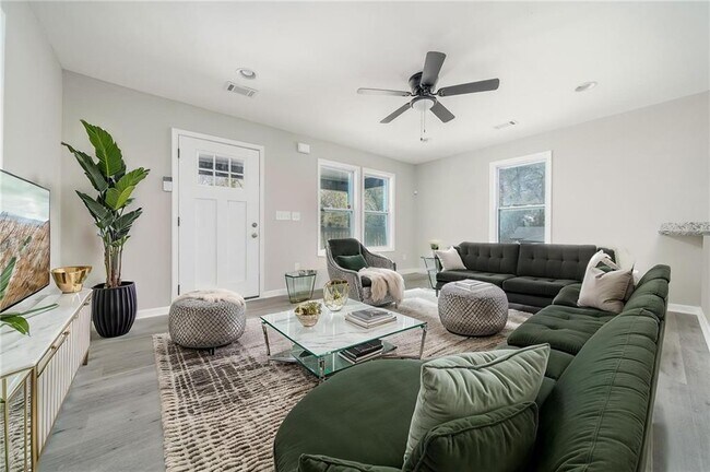 Building Photo - 665 S Eugenia Pl NW