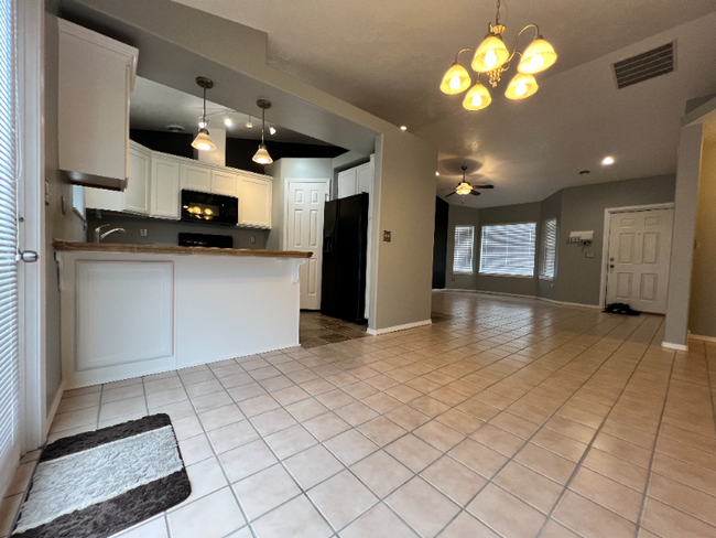 Building Photo - 7480 Edgebrook Dr