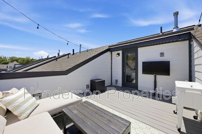 Building Photo - 3008 Oak Landing Dr