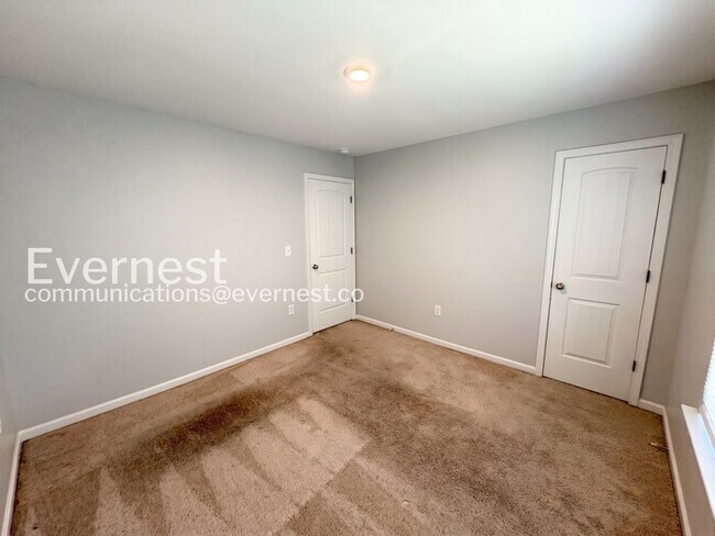Building Photo - 3 Bed/2.5 Bath Home with Garage / Pet-Friendly / Coming Soon!