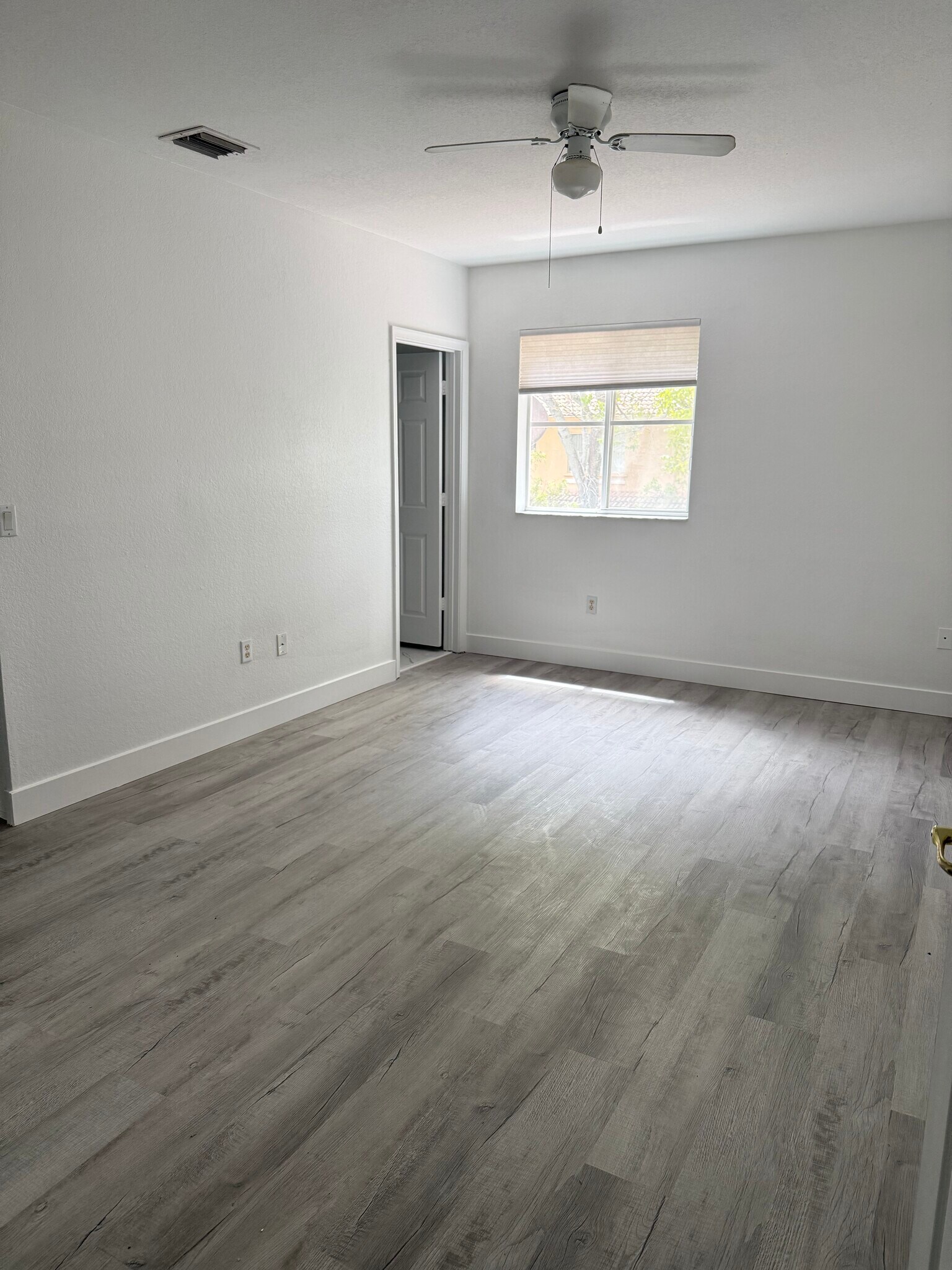 Building Photo - 2816 SW 83rd Ave