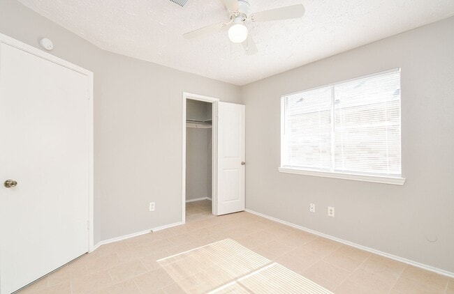 Building Photo - Beautiful spacious home available for rent !
