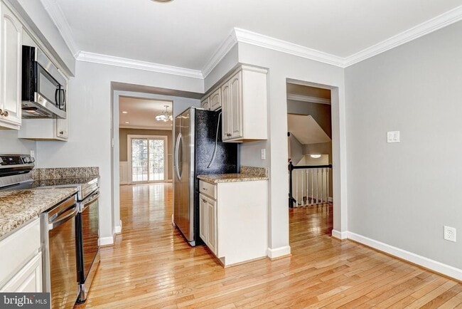 Building Photo - 41 Battersea Bridge Ct