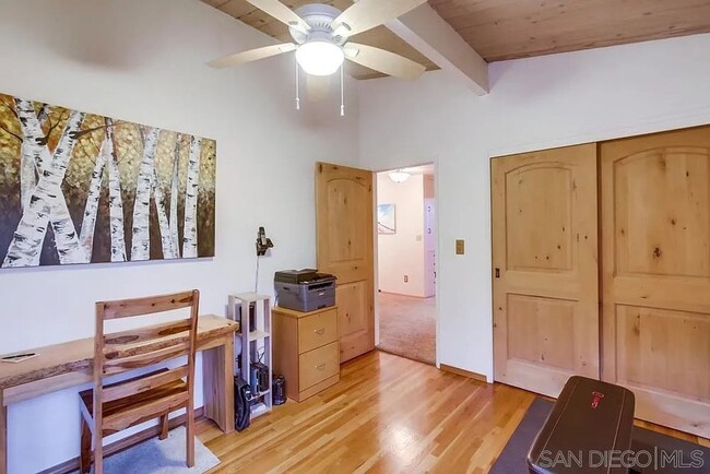 Building Photo - Room for rent!