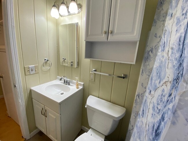 Building Photo - 303 Branham Ave SW