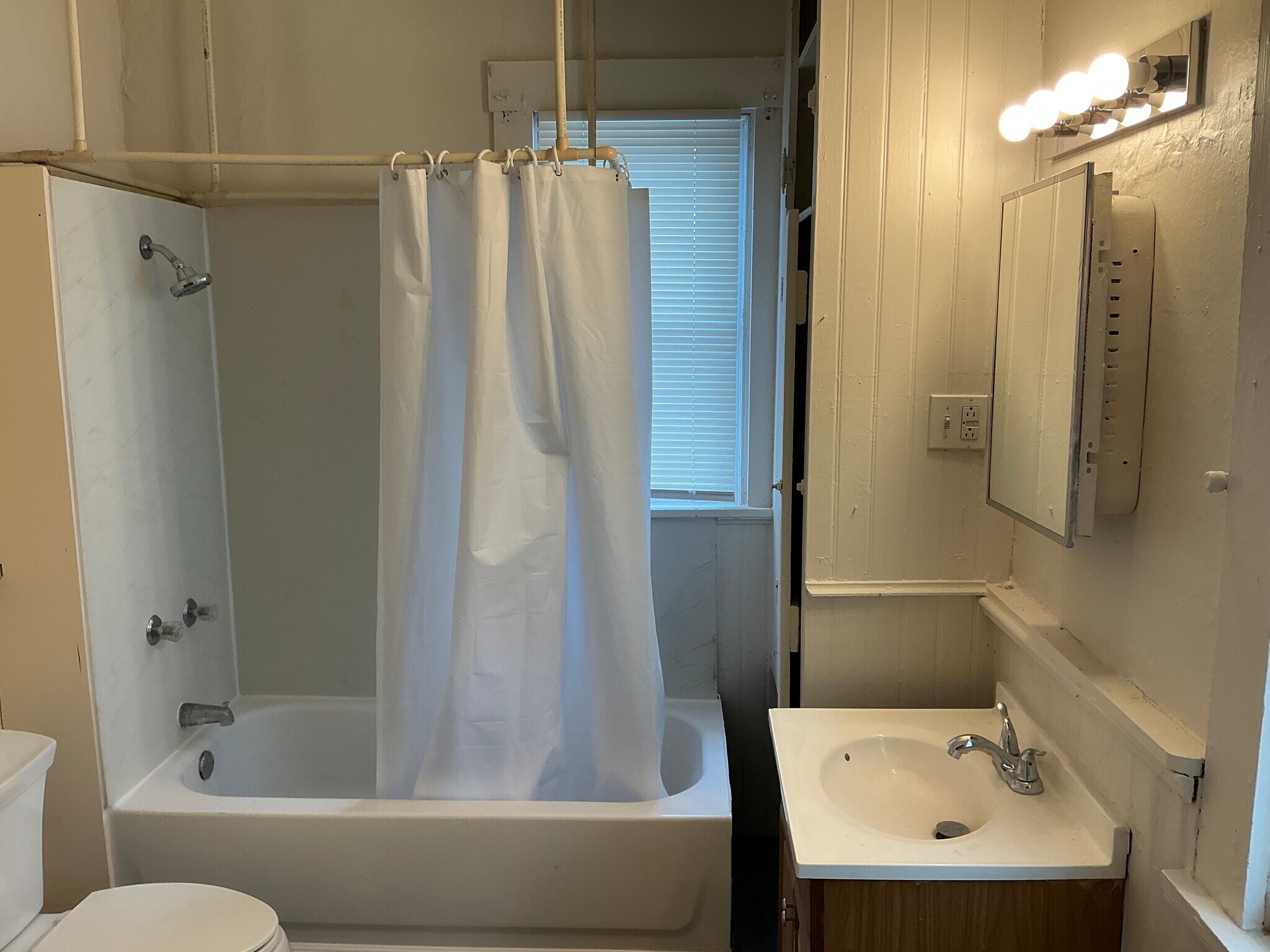 Building Photo - 30 S 13th St