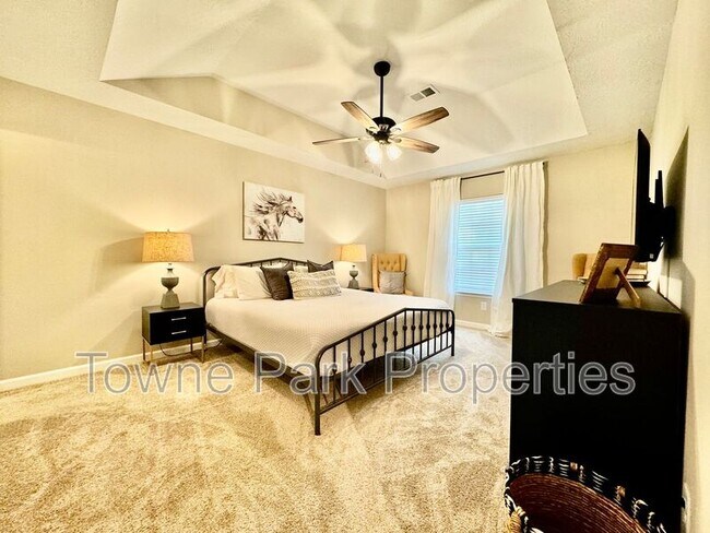 Building Photo - 549 Edgecliff Ln