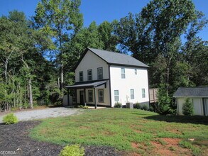Building Photo - 745 Old Kerns Rd