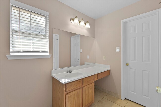 Building Photo - 9230 Eaglewood Spring Dr