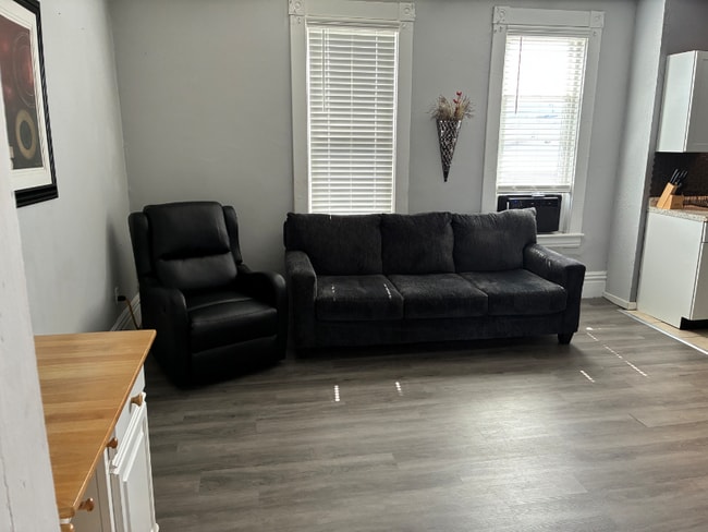 Building Photo - 539 W Carolina Ave