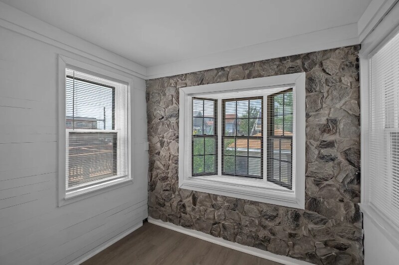 Building Photo - 1315 Hampton Ave
