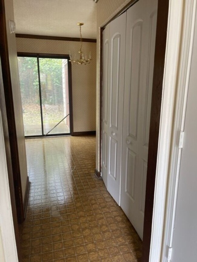 Building Photo - Duplex Spartanburg