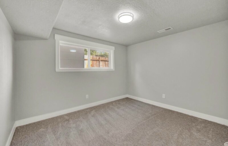 Building Photo - 1140 500 N