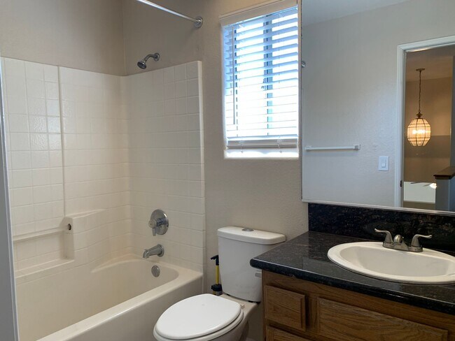 Building Photo - Newly updated 3 bedroom home in Menifee av...