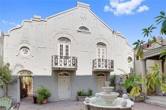 Building Photo - 523 Dumaine St