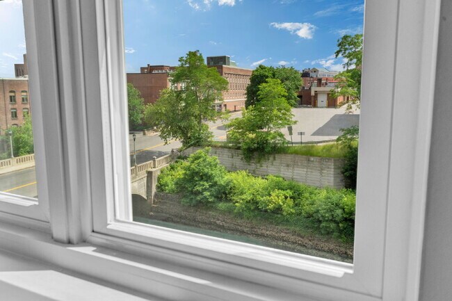 Building Photo - Luxury Condo for Rent – Franklin Place, Bangor