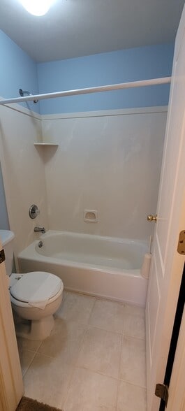 bathroom 2 - 125 Peregrine Ln
