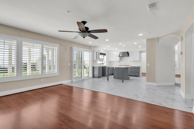 Building Photo - 29767 Southwood Ln