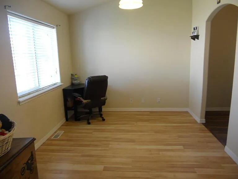 Building Photo - 482 NW Sandpiper Ave