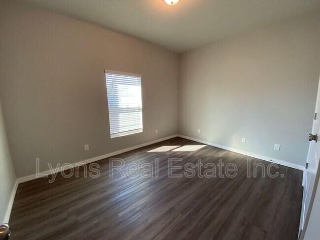 Building Photo - 2497 Cortland Ave