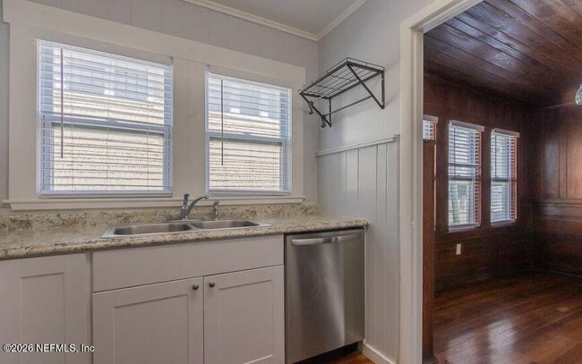 Building Photo - 1718 1st St N