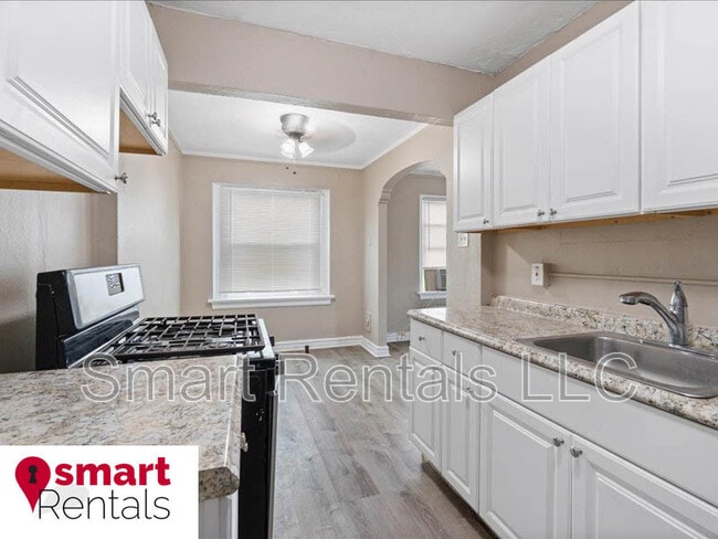 Building Photo - 807 Clara Ave