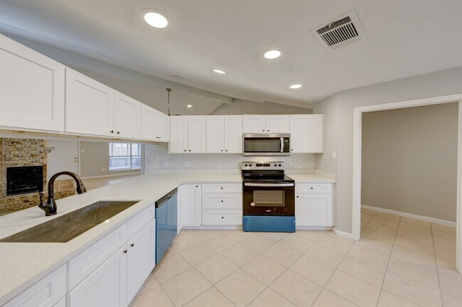 Building Photo - 16926 Manowar Ln